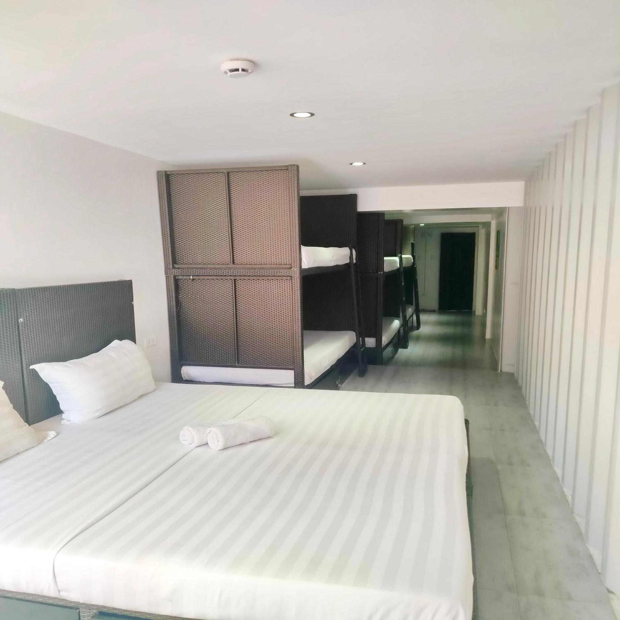 Chillax Boracay Hostel Yapak Room photo