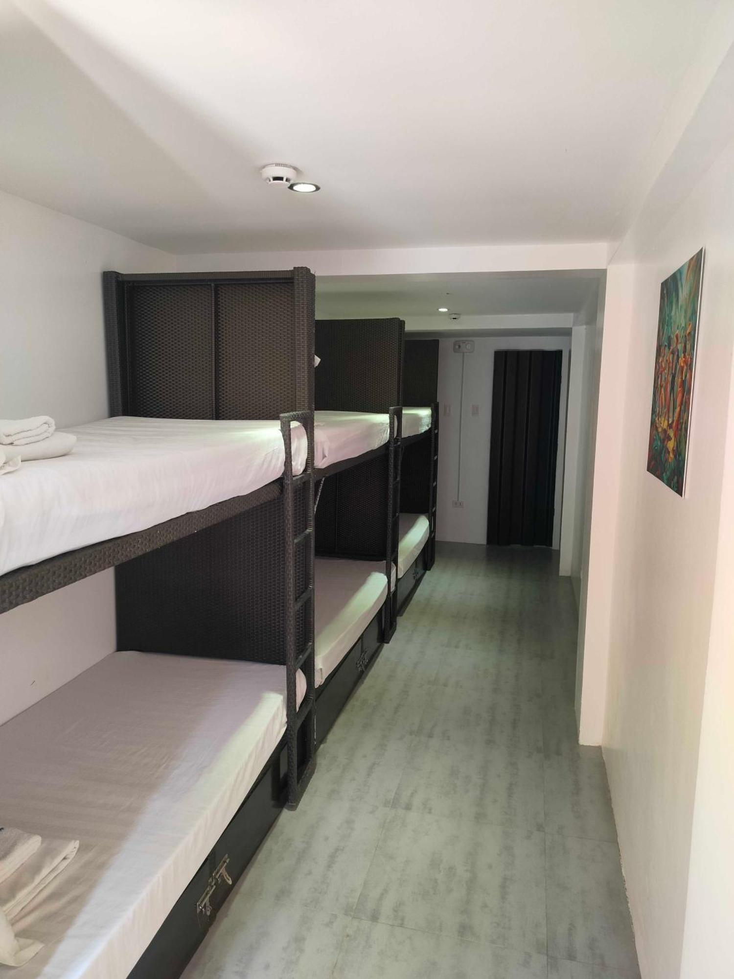 Chillax Boracay Hostel Yapak Room photo